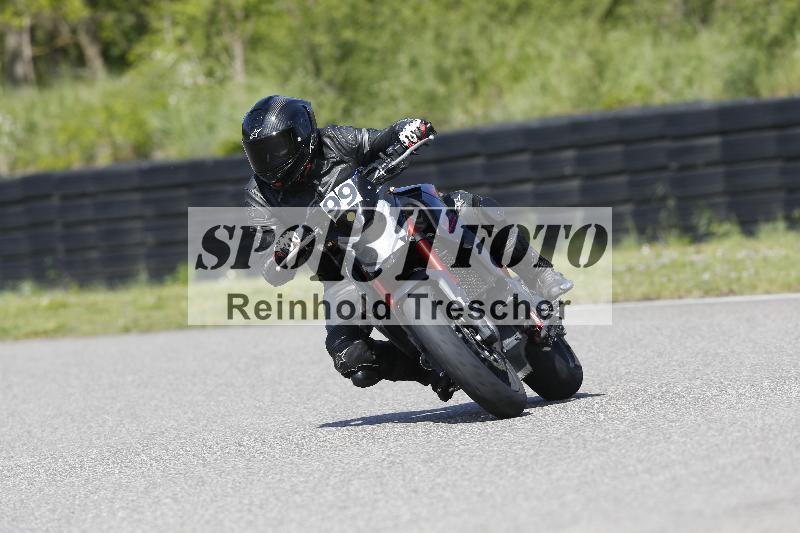 /Archiv-2025/09 22.04.2025 Cornu Master School ADR/rot-rouge/99